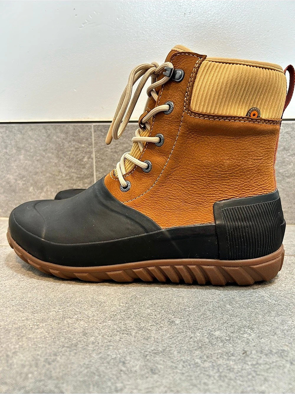 Bogs Neo-Classic Women's Winter Boots Brown leather & Black rubber soles US 10
